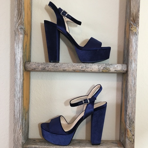 1 PAIR LEFT! Nine West velvet platform heel - Picture 4 of 7